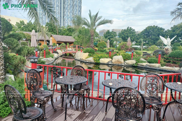 Thiết kế không gian quán cafe đẹp với bàn ghế nhôm đúc