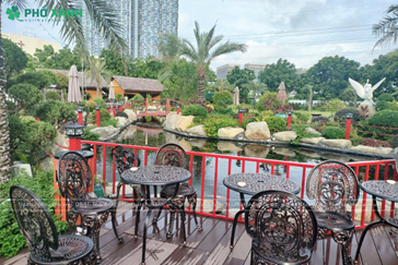 Thiết kế không gian quán cafe đẹp với bàn ghế nhôm đúc