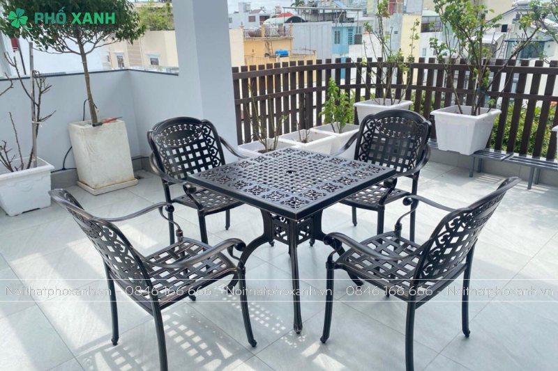 B&agrave;n ghế chất liệu nh&ocirc;m đ&uacute;c độ bền tới 15 năm, chịu lực tốt.