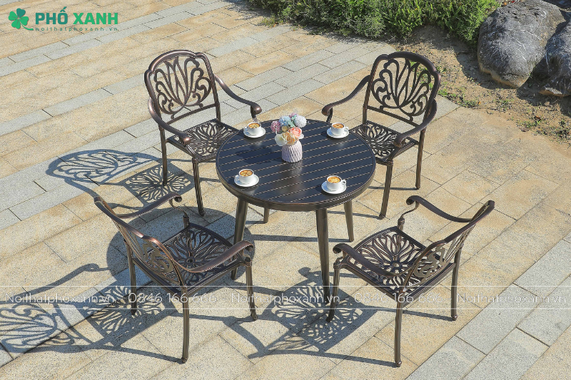 Mẫu b&agrave;n ghế nh&ocirc;m chống chịu tốt trong thời tiết khắc nghiệt.