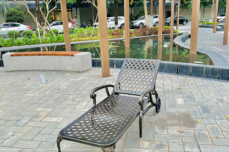 Ghế hồ bơi tay vịn hợp kim nh&ocirc;m đ&uacute;c to&agrave;n bộ sơn tĩnh điện GHB-ND