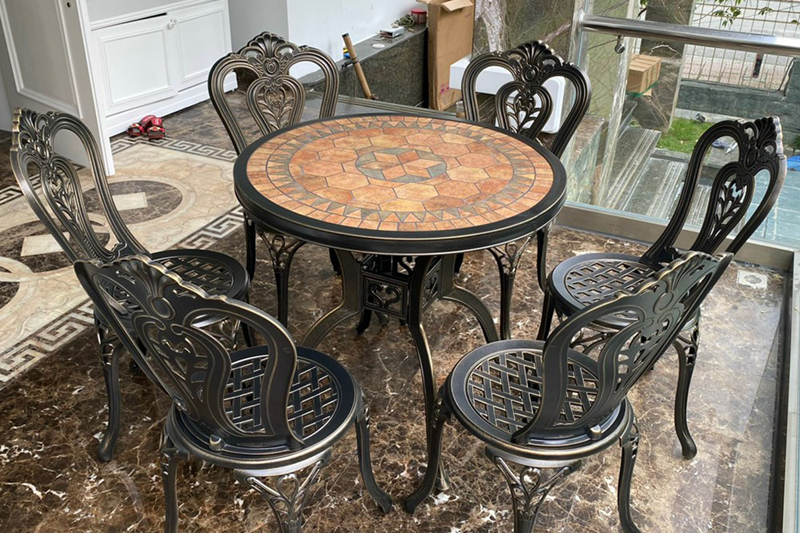 Bộ B&agrave;n Ghế Nh&ocirc;m Đ&uacute;c Mặt Đ&aacute; Tr&ograve;n