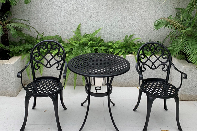 Bộ b&agrave;n ghế nh&ocirc;m đ&uacute;c nhỏ kết hợp th&ugrave;ng đ&aacute; ngo&agrave;i trời s&acirc;n vườn BND-D70TDD