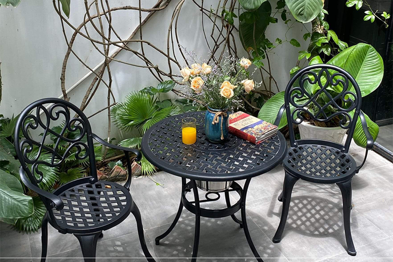 Bộ b&agrave;n ghế nh&ocirc;m đ&uacute;c nhỏ kết hợp th&ugrave;ng đ&aacute; ngo&agrave;i trời s&acirc;n vườn BND-D70TDD