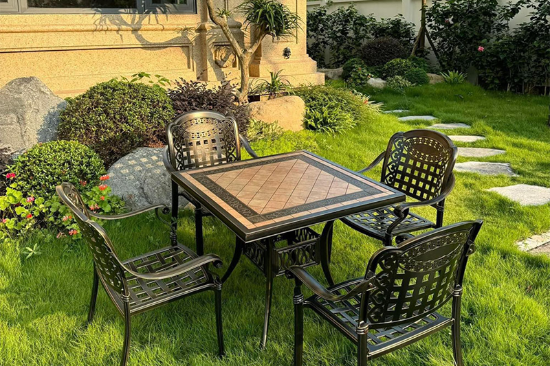 Bộ b&agrave;n ghế nh&ocirc;m đ&uacute;c mặt đ&aacute; s&acirc;n vườn BND-9090d