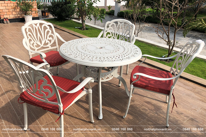 Bộ b&agrave;n ghế nh&ocirc;m đ&uacute;c mặt tr&ograve;n m&agrave;u trắng