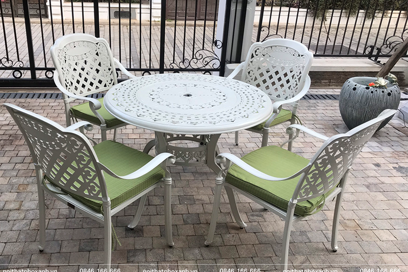 Bộ b&agrave;n ghế nh&ocirc;m đ&uacute;c s&acirc;n vườn m&agrave;u trắng