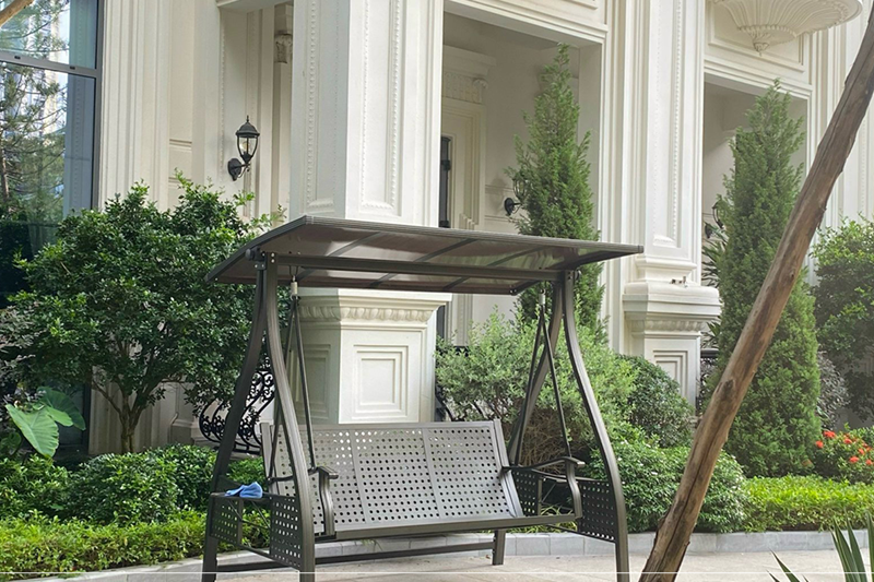 X&iacute;ch đu nhập khẩu 3 chỗ nh&ocirc;m đ&uacute;c s&acirc;n vườn c&oacute; m&aacute;i che XDNK-3CNGANG