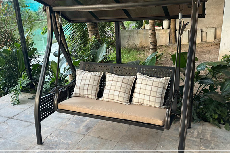 X&iacute;ch đu nhập khẩu 3 chỗ nh&ocirc;m đ&uacute;c