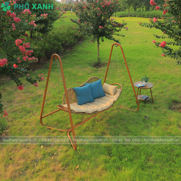 Xích đu 2 nghệ thuật trang trí sân vườn biệt thự