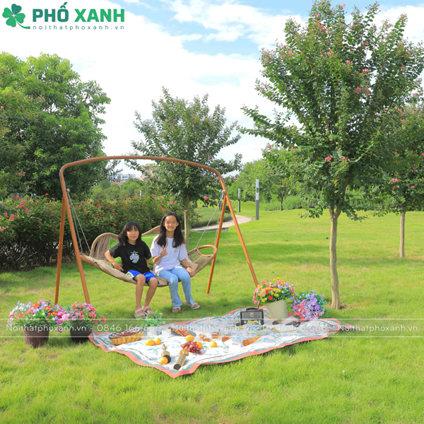 Xích đu 2 nghệ thuật trang trí sân vườn biệt thự