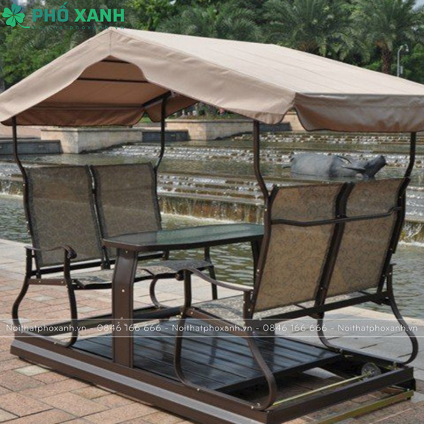 Xích đu 4 chỗ nhập khẩu có mái che phù hơp với không gian sân vườn và biệt thự