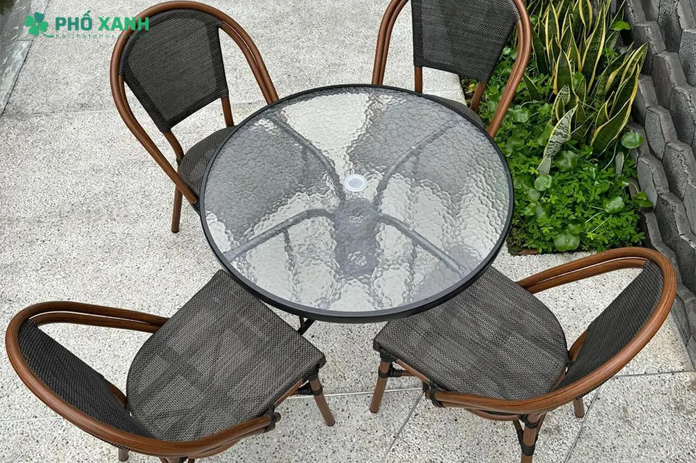 C&aacute;ch bảo tr&igrave; v&agrave; l&agrave;m sạch b&agrave;n ghế Textilene